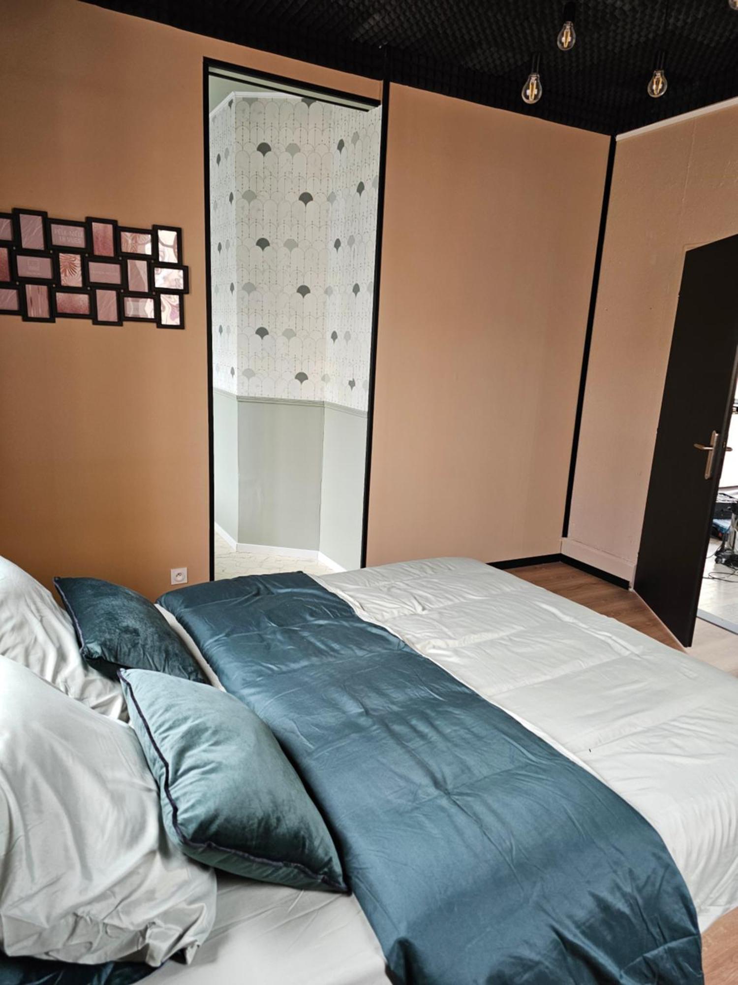 Black Box Cinema Avec Balneo Apartment